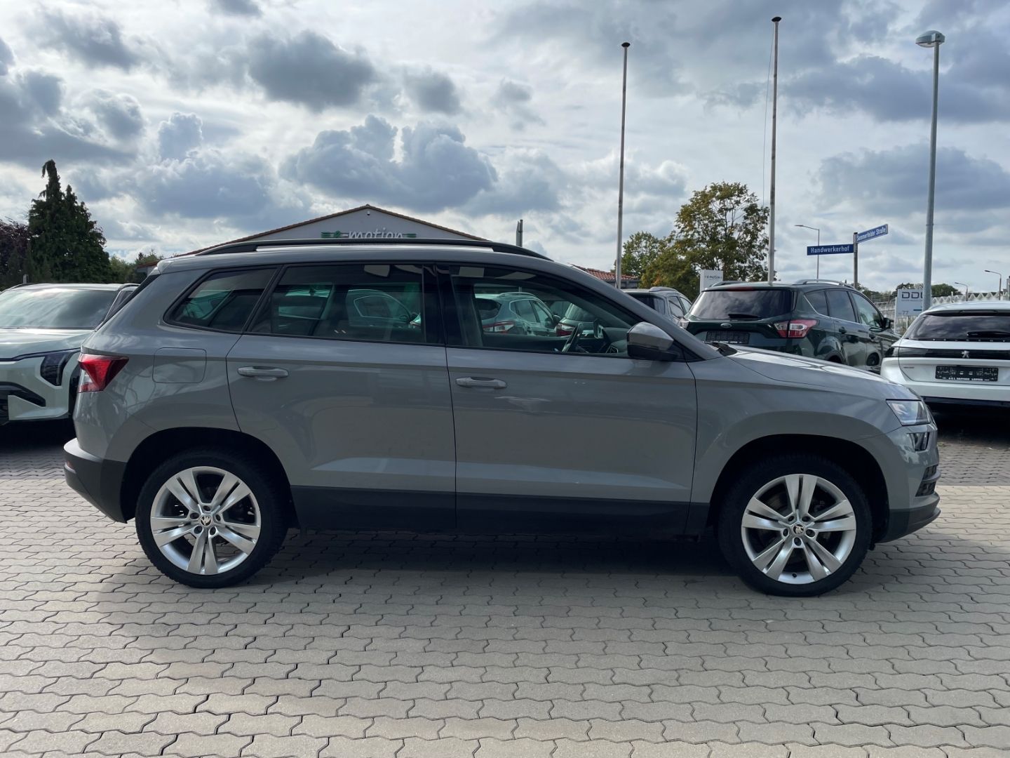 Fahrzeugabbildung SKODA Karoq Style LED Navi totWinkAss induktivLaden