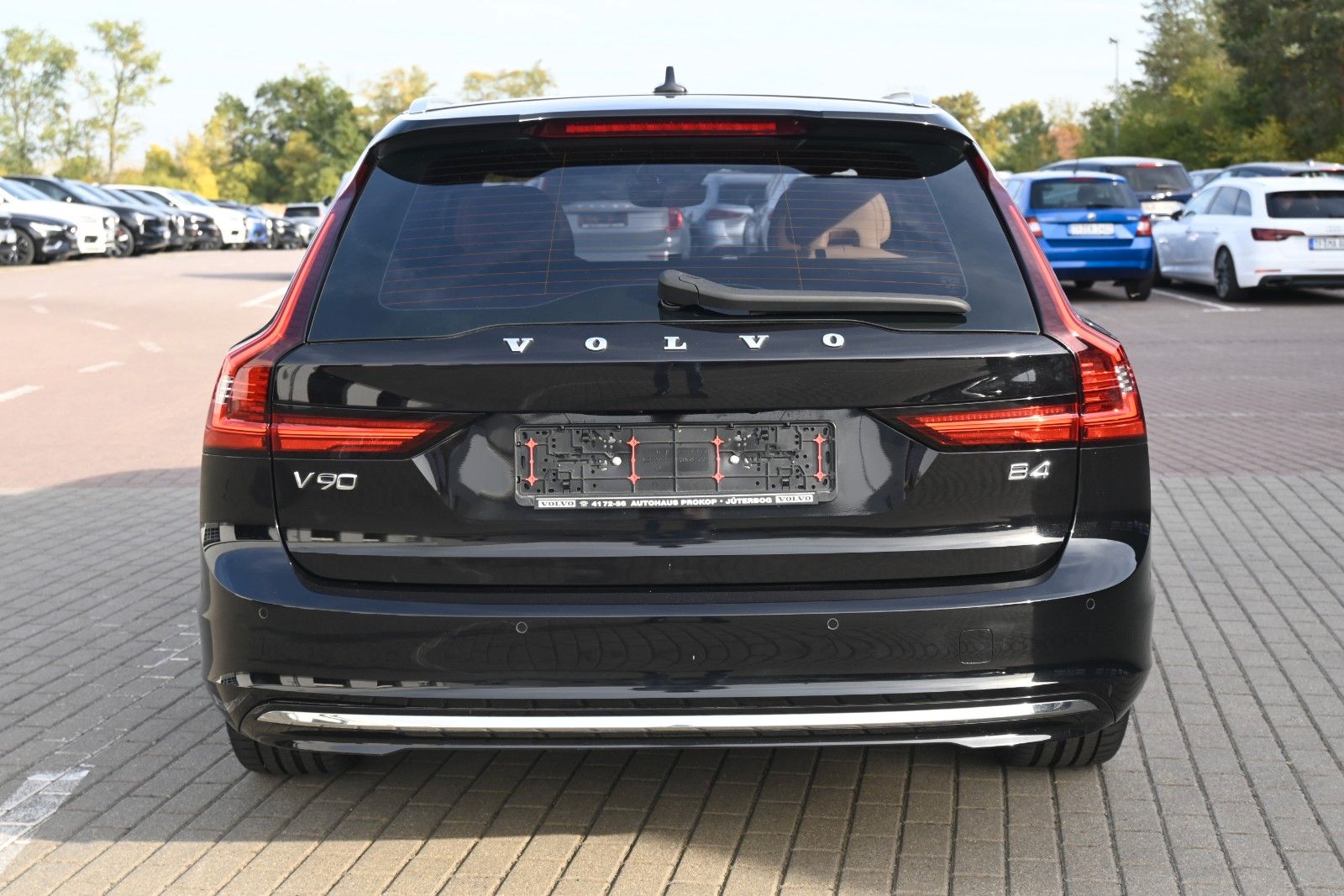 Fahrzeugabbildung Volvo V90 B4 D Plus Bright*STDHZG*360°*PANO*ACC*AHK