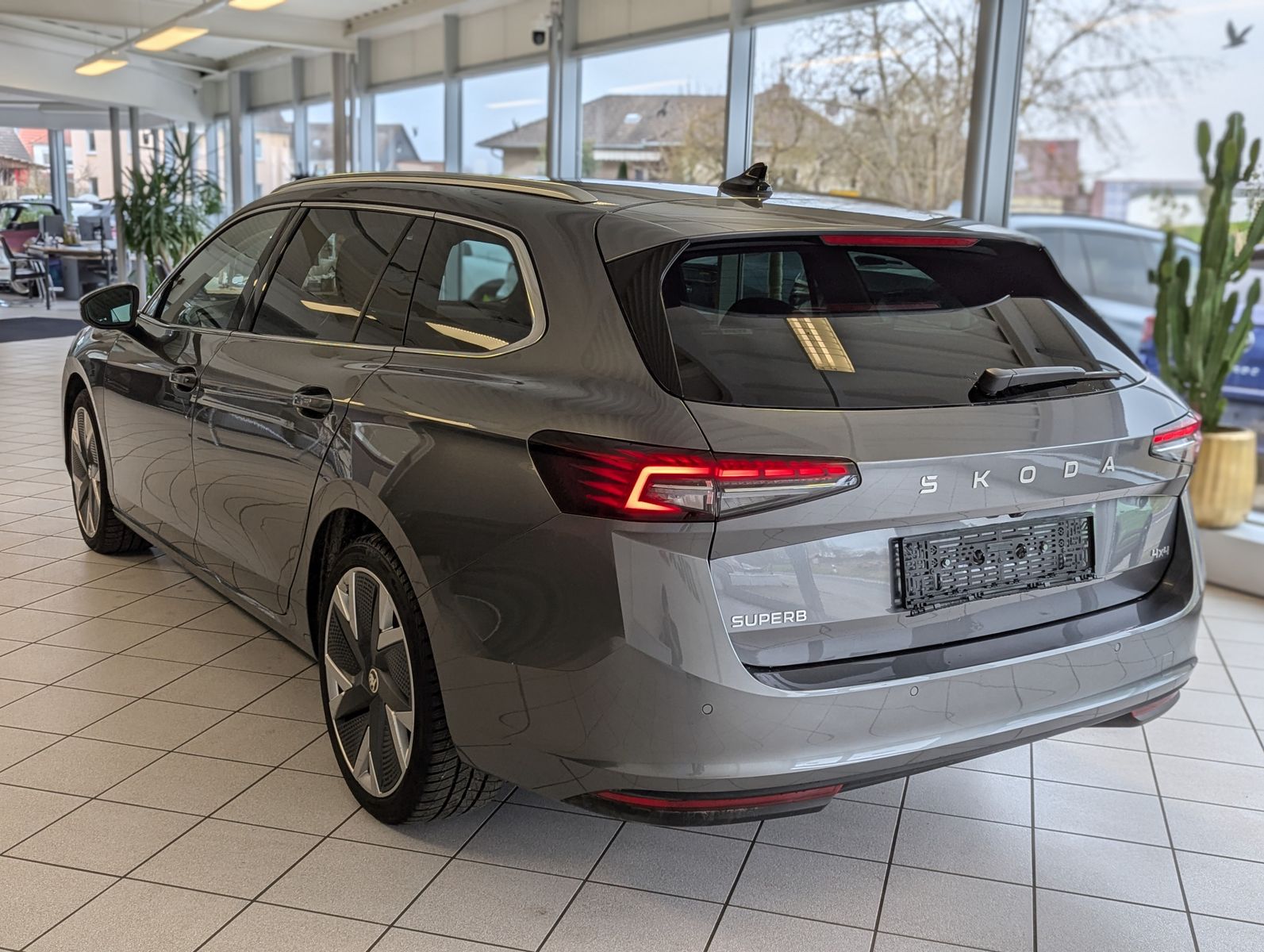 Fahrzeugabbildung SKODA Superb 2.0TDI DSG 4x4 Pano Matrix ACC AHK 5J Gar