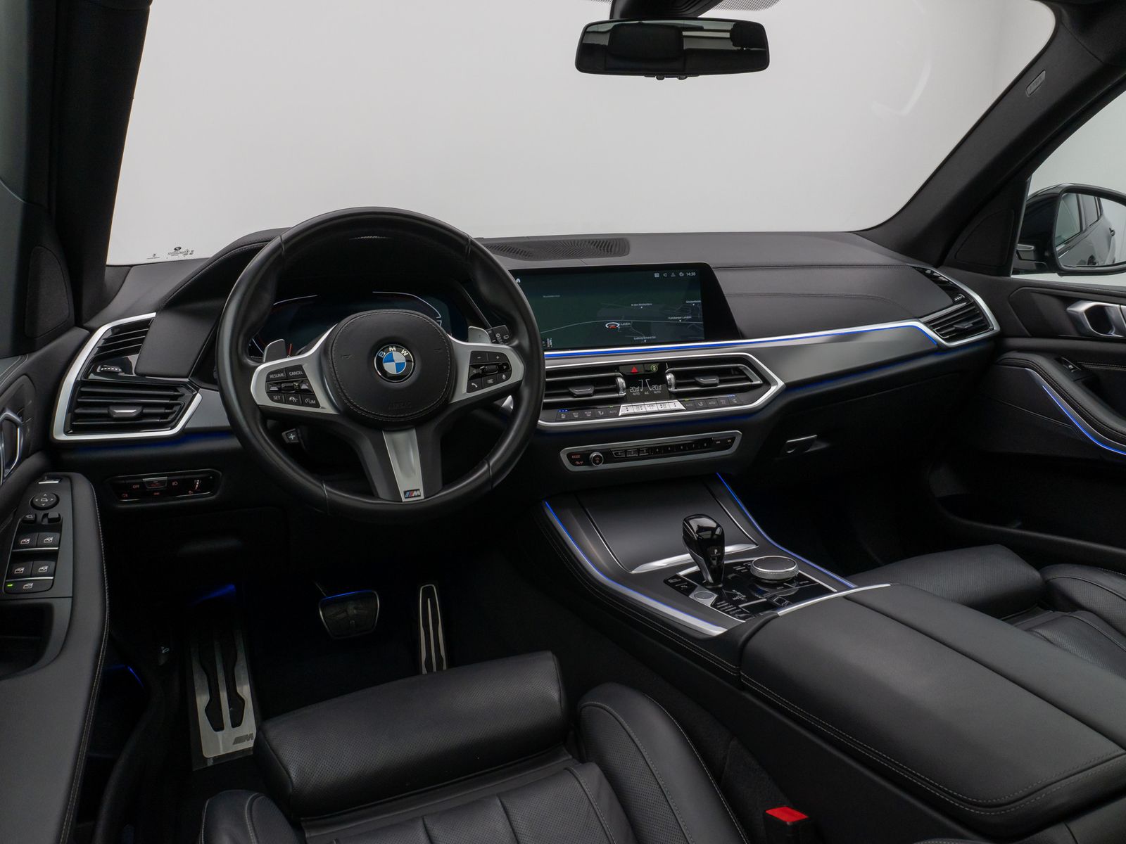 Fahrzeugabbildung BMW X5 xD40d M Sport Panorama Kamera HUD DAB HiFi