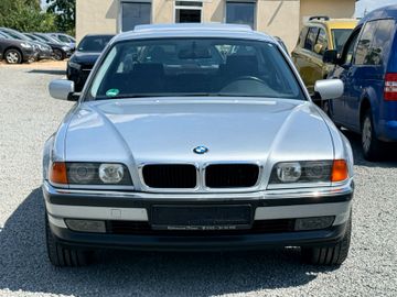 BMW 728 - 8