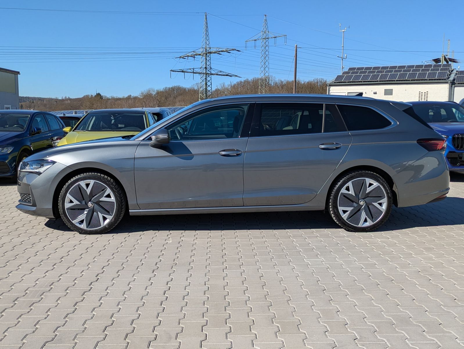 Fahrzeugabbildung SKODA Superb 2.0 TDI 4x4 Selection MATRIX*AHK*PANO*19"