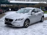 Volvo V40 D2 Kinetic *Händlerfahrzeug* - silberne Volvo V40