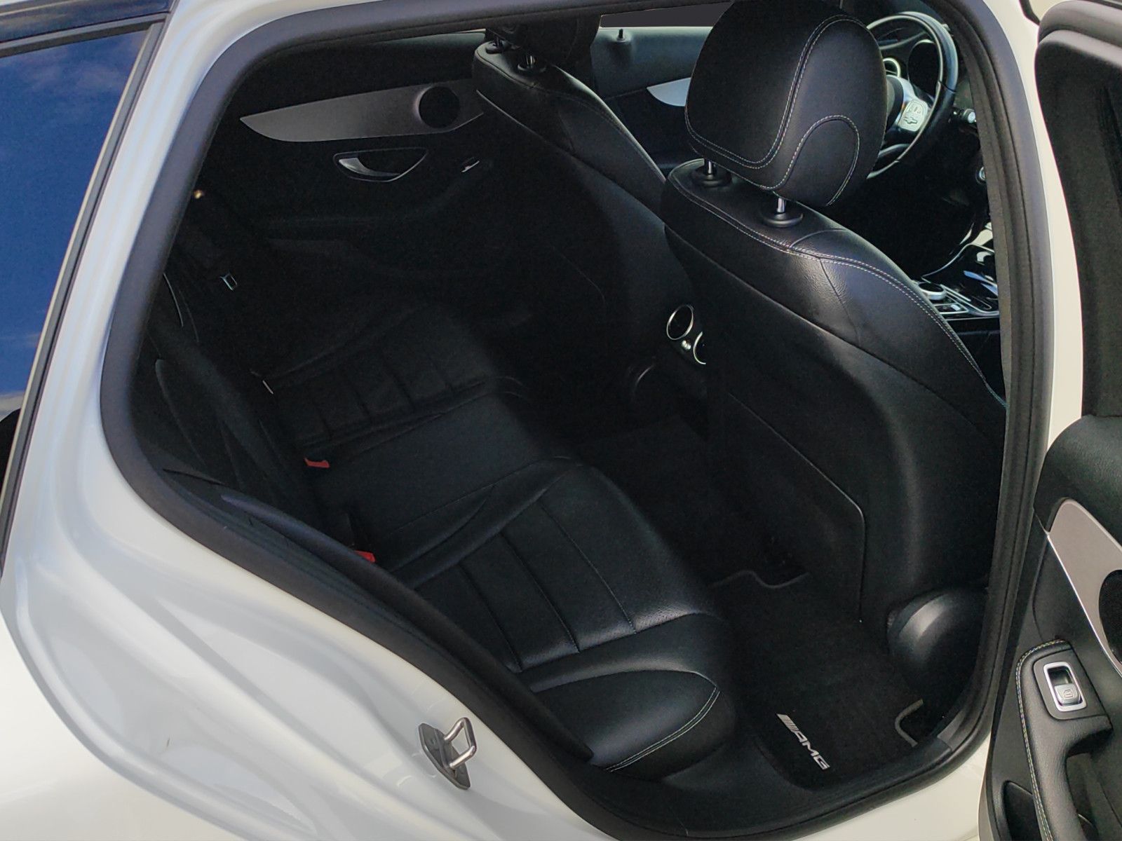 Fahrzeugabbildung Mercedes-Benz C 200 T*AMG-Line*Navi*Night-Paket*Keyless-Go*