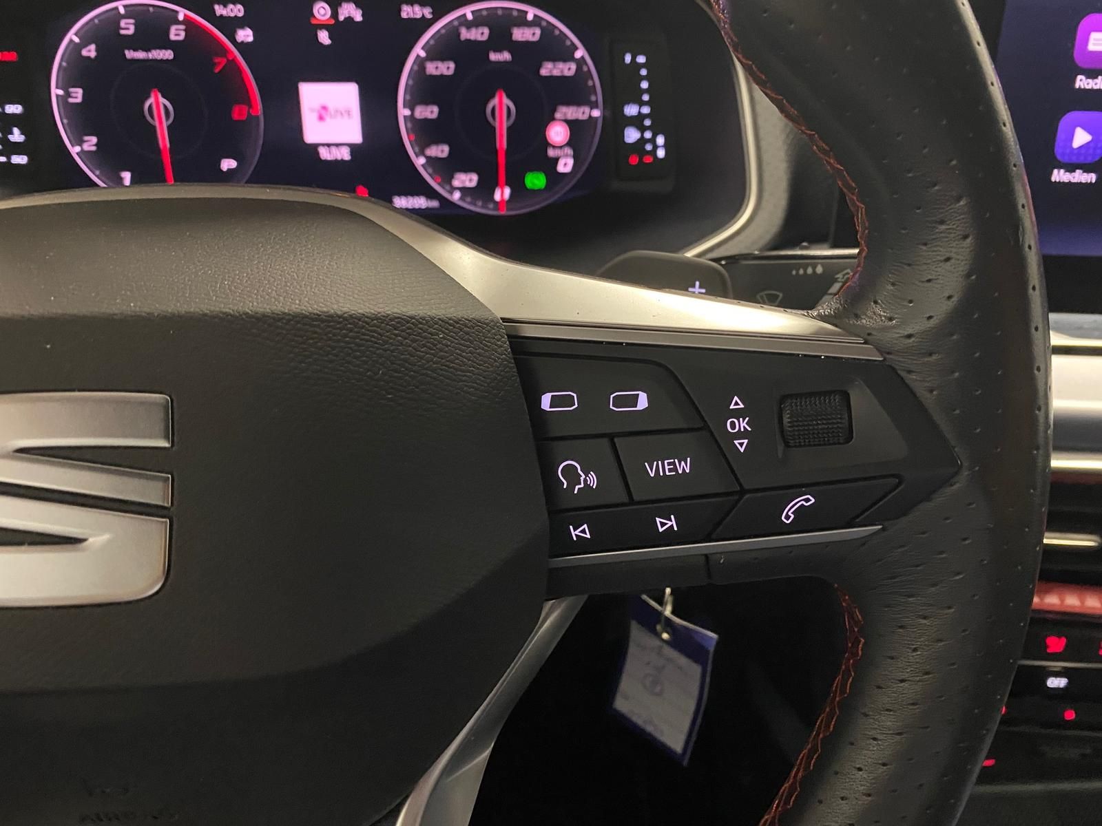 Fahrzeugabbildung SEAT Arona FR 1.5 TSI DSG+APP+NAVI+ACC+LED+PDC+17"+++