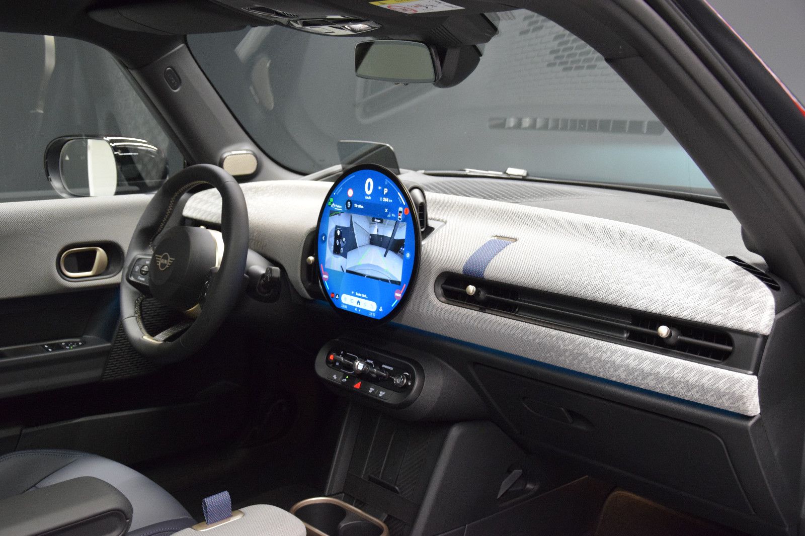 Fahrzeugabbildung MINI Cooper C Favoured Trim Paket-L Pano h/k HuD