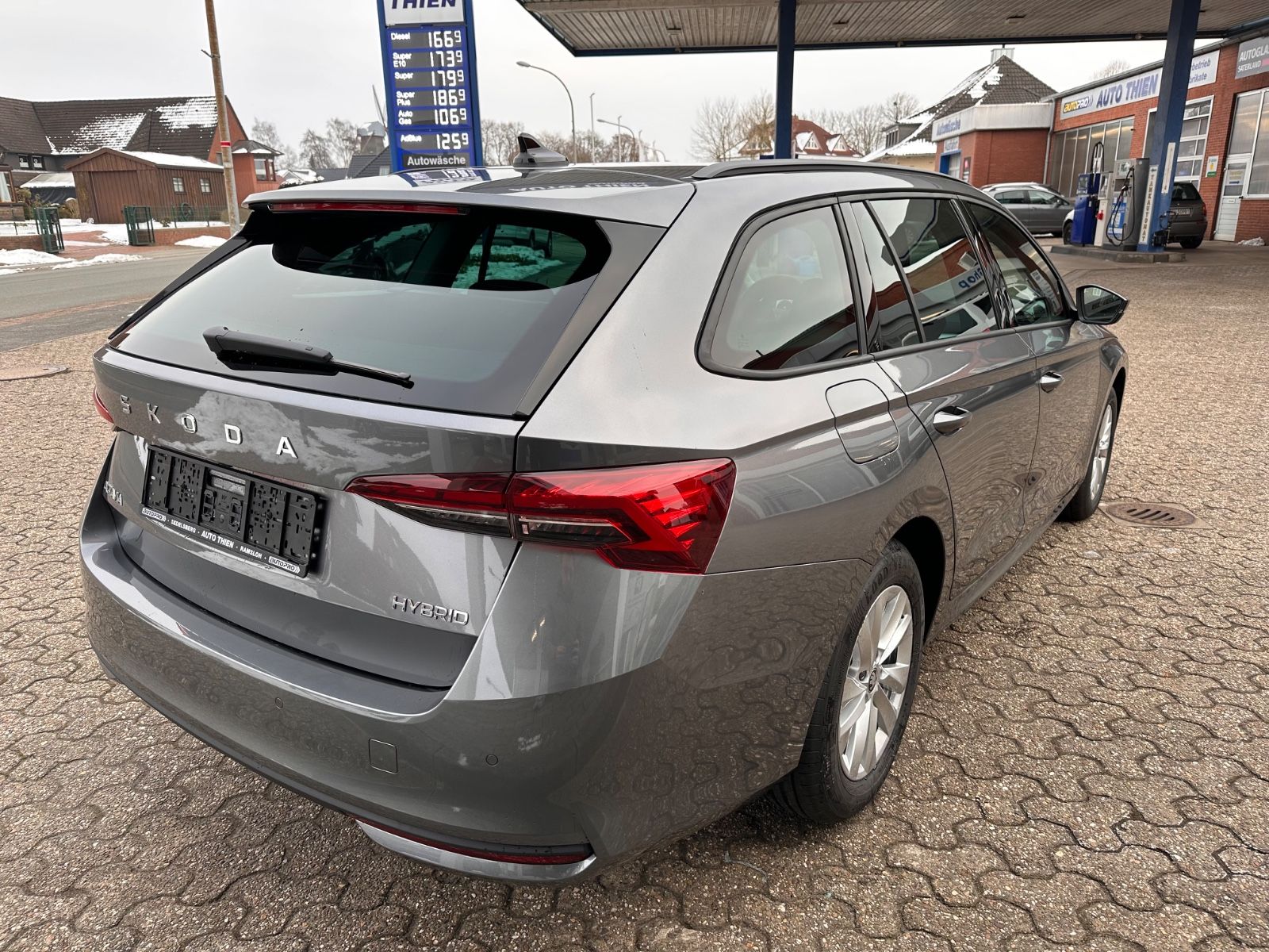 Fahrzeugabbildung SKODA Octavia Combi 1.5 TSI Selection AHK/Navi/LED/ACC