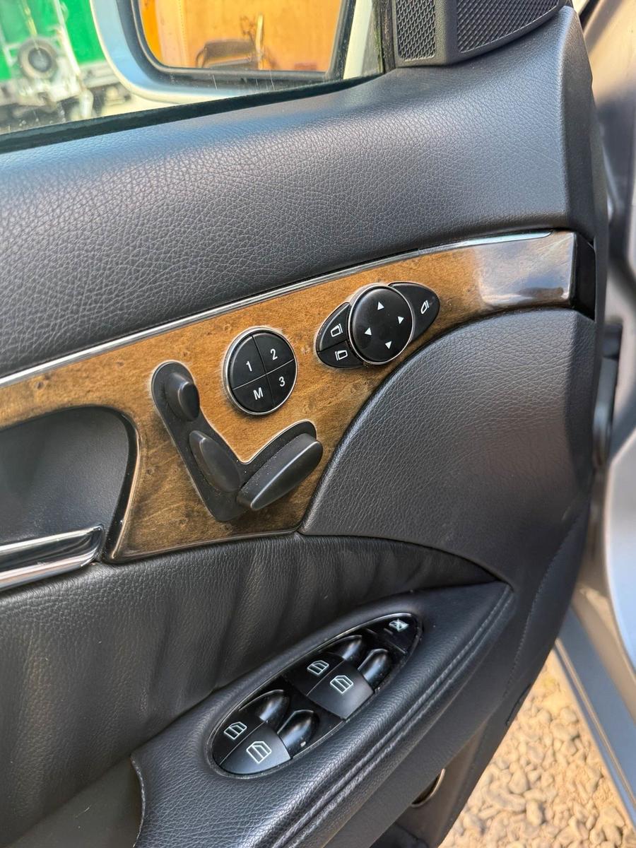 Mercedes-Benz E500 2005 — photo 9