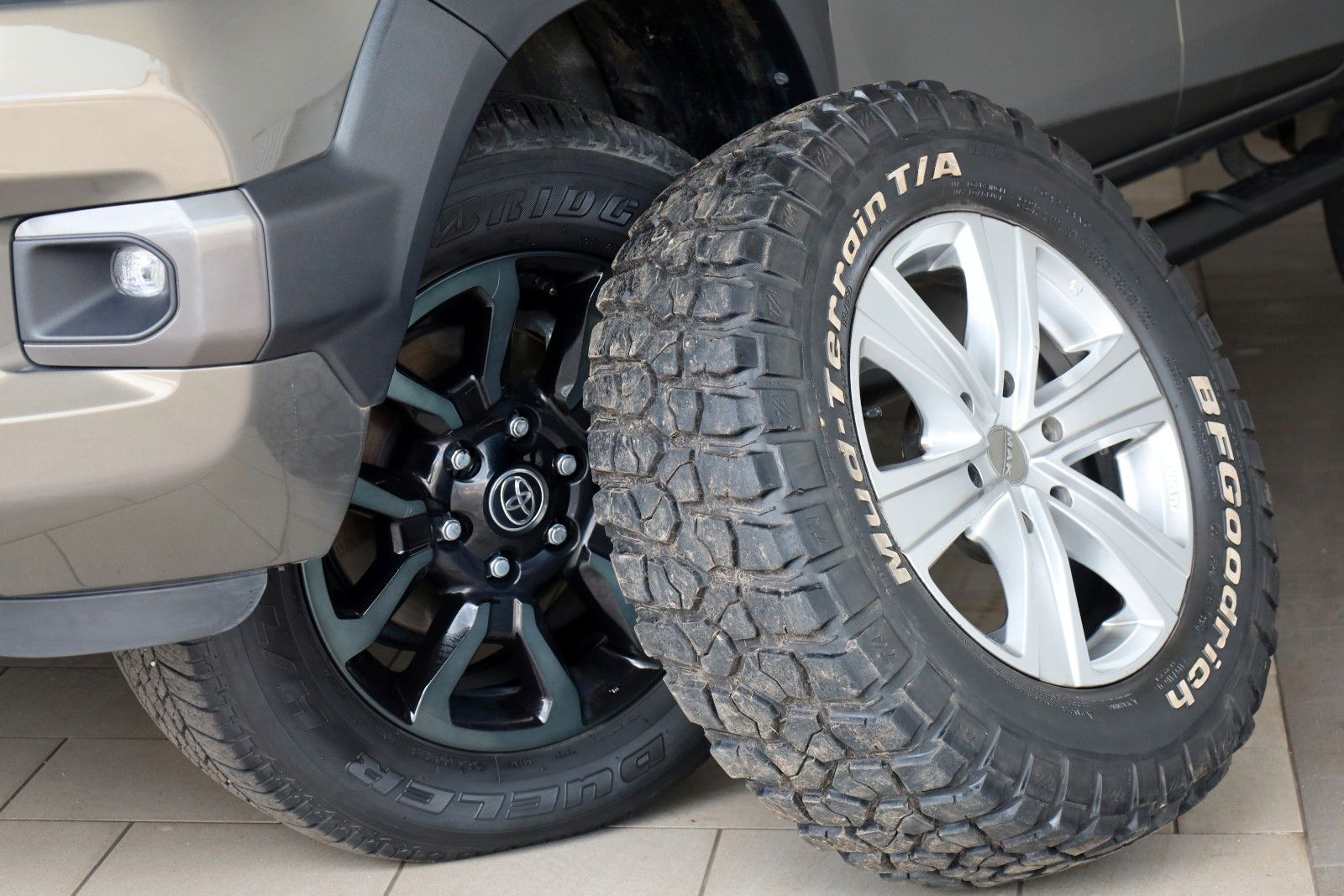 Fahrzeugabbildung Toyota Hilux 2.8 D-4D Invincible,4x4,ACC,SR+Allterrain