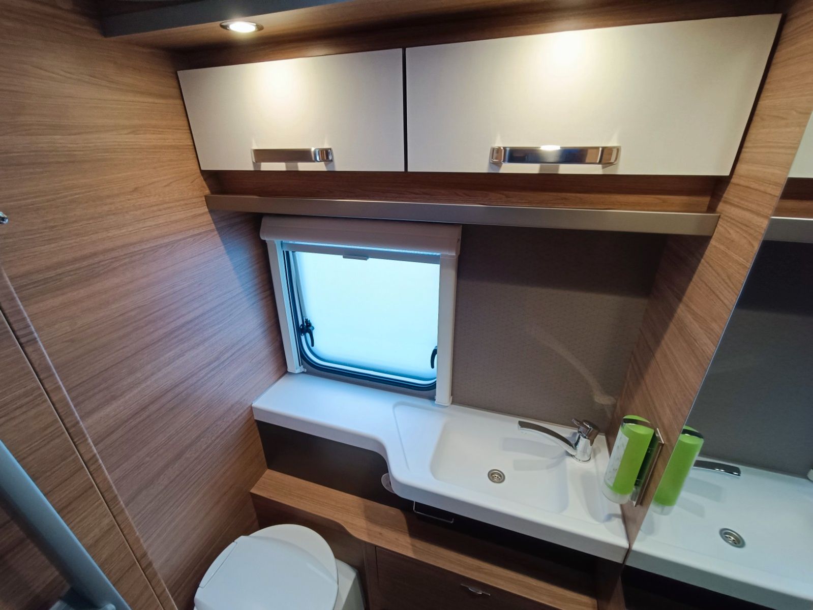 Fahrzeugabbildung Weinsberg CaraSuite 700 MEG Ford*Automatik*Xenon*Dachklima