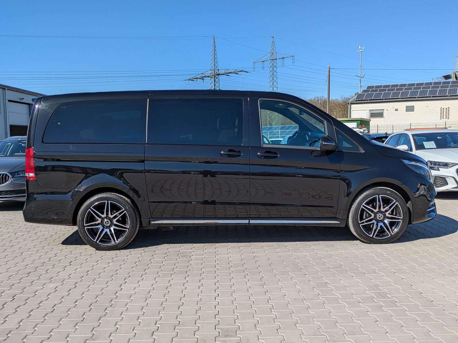 Fahrzeugabbildung Mercedes-Benz V 300 d 4MATIC AMG lang PANO*LED*LEDER*DISTR.