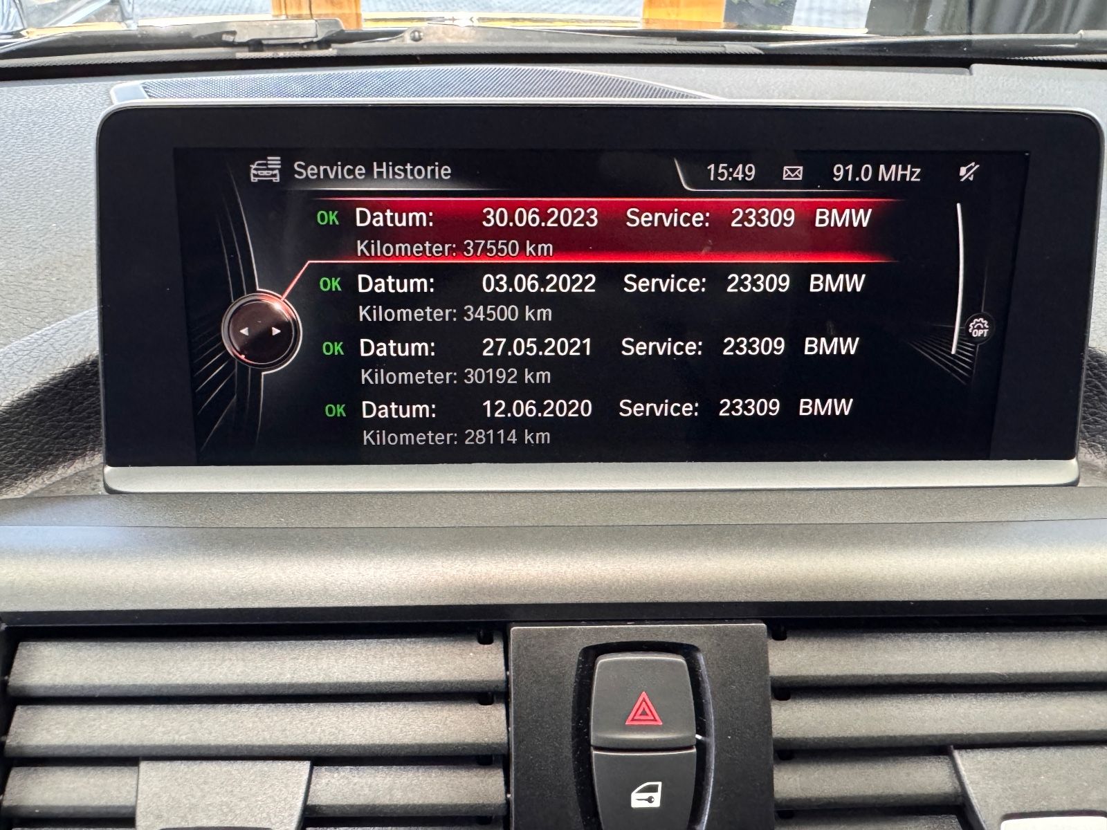 Fahrzeugabbildung BMW M135i xDrive|H&K|LED|KAMERA|VOLL|DEUTSCHES FZG