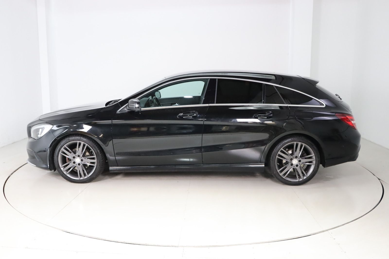 Fahrzeugabbildung Mercedes-Benz CLA 220 CDI Shooting Brake 4Matic