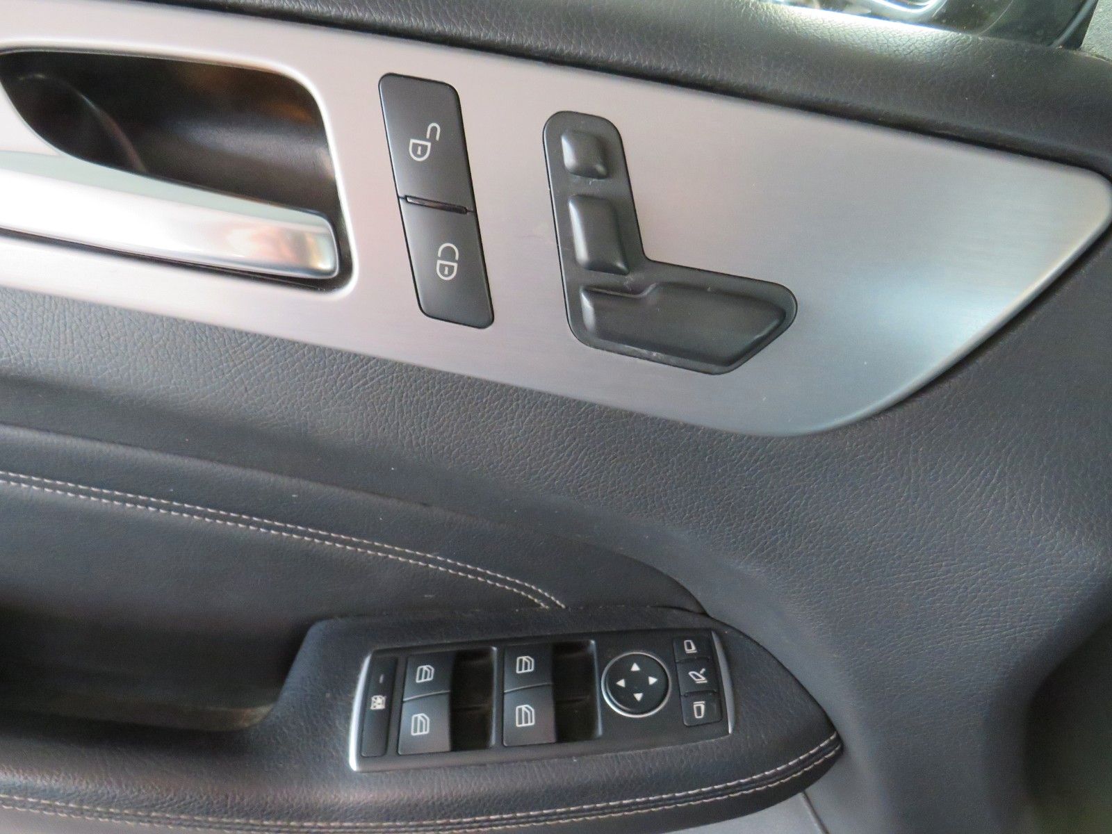 Fahrzeugabbildung Mercedes-Benz ML 250 CDI*AHK*LEDER*360°*Verkers*COMAND*