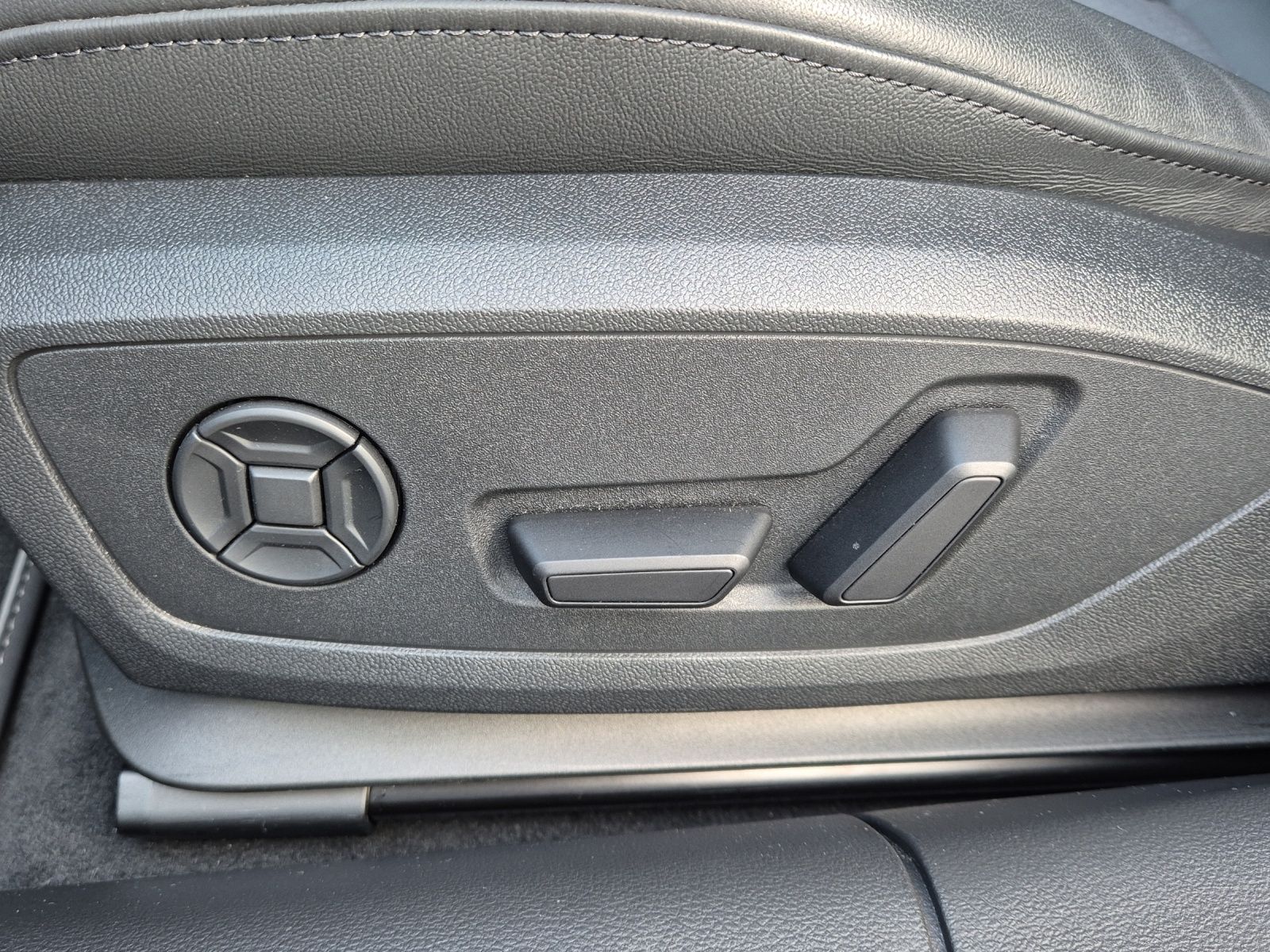 Fahrzeugabbildung Audi S6 Avant TDI quattro Matrix Navi AVC ACC B&O SHZ