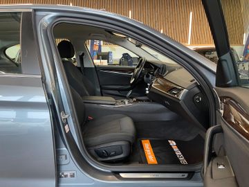BMW 530 i xDrive *1.HAND*NAVI*TEMPO*SZHZ*AHK*PDC*