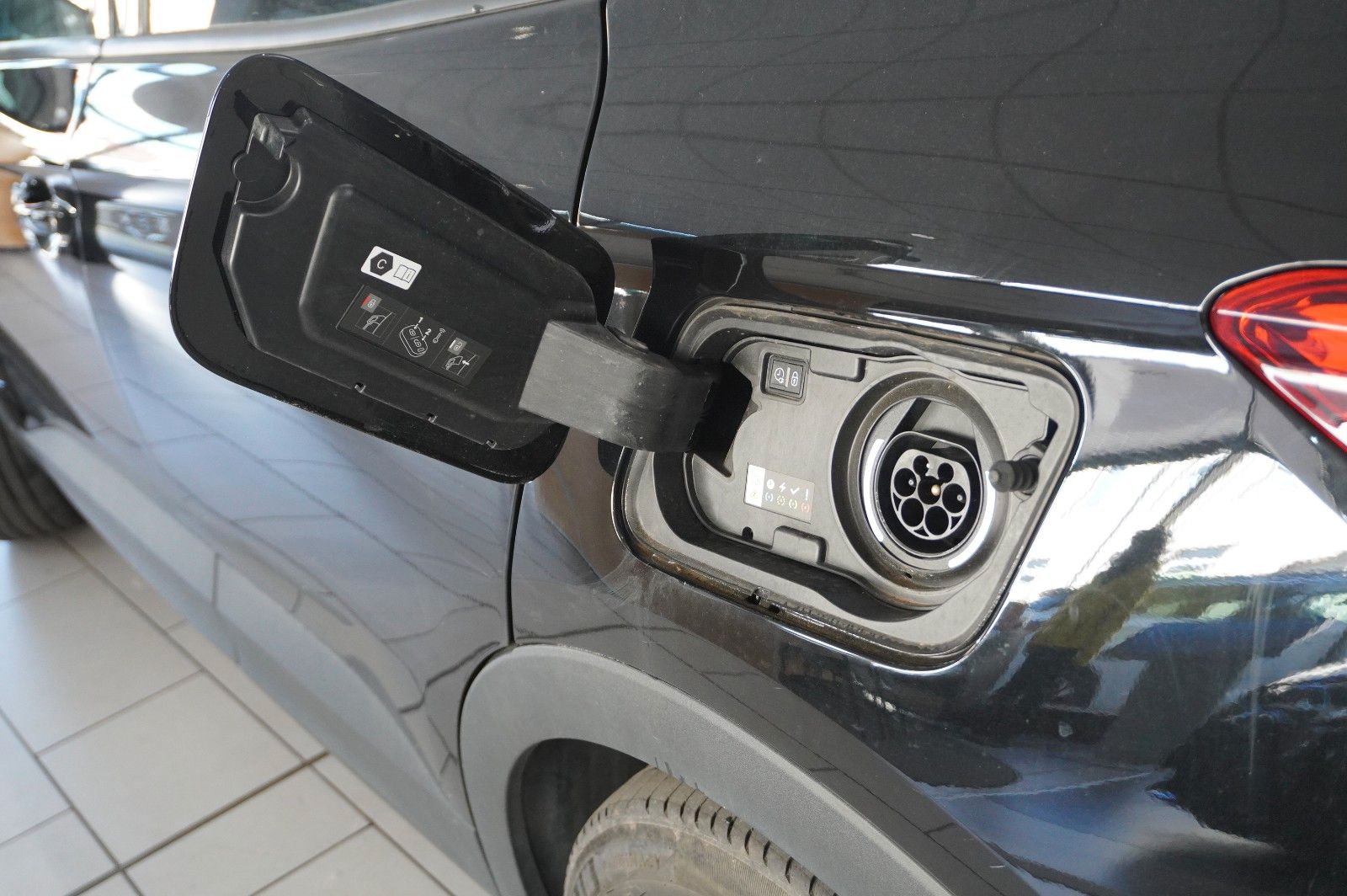 Fahrzeugabbildung Opel Grandland (X) ULTIMATE 4HYBRID NAVI/LED/360°/SHZ