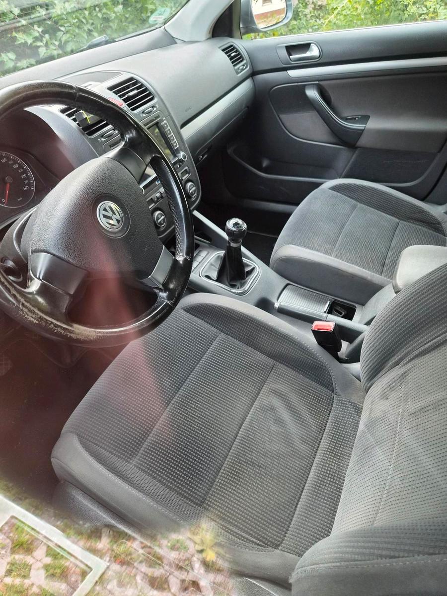 Volkswagen Golf 2008 — салон