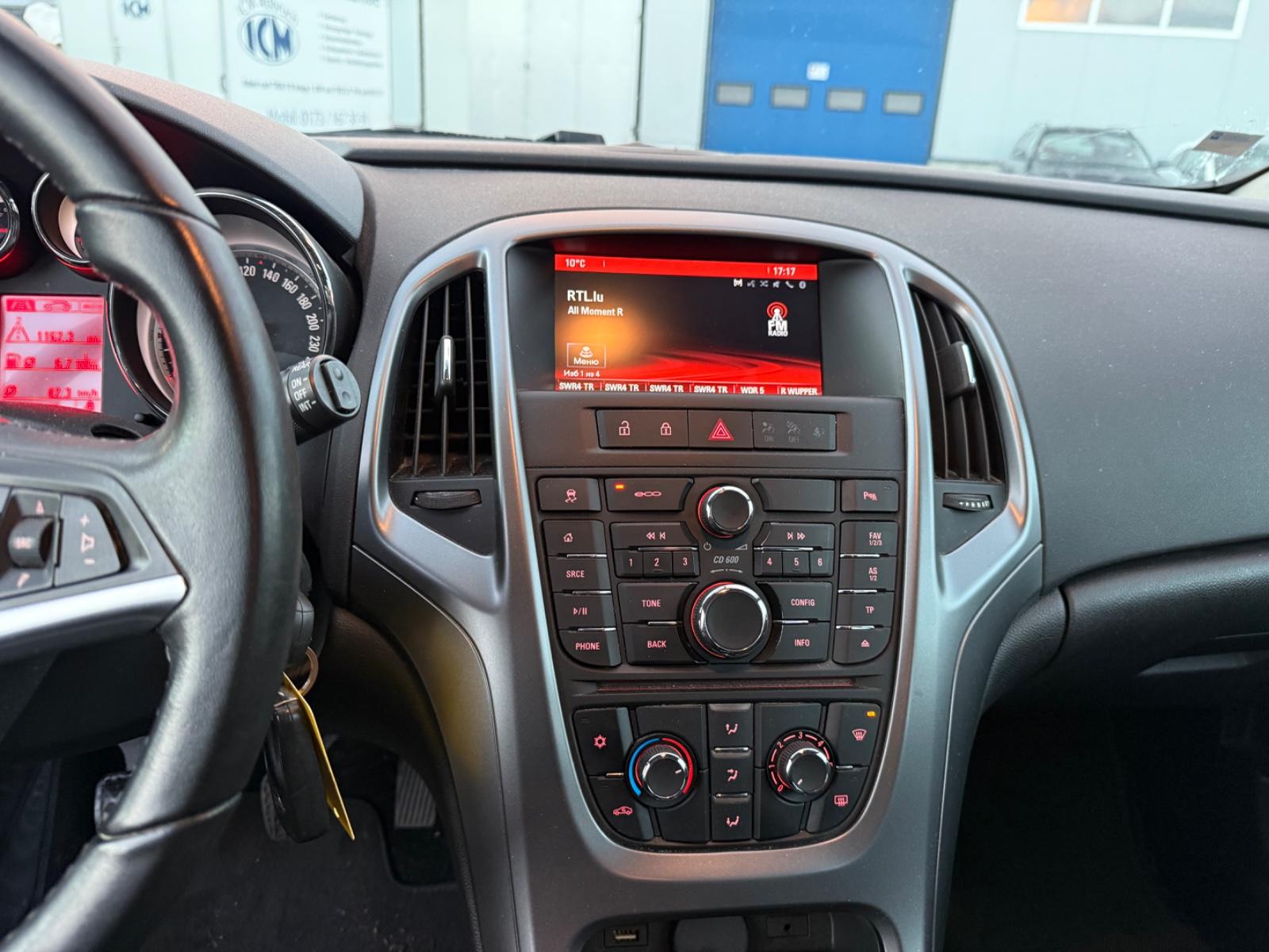Opel Astra 2015 — photo 16