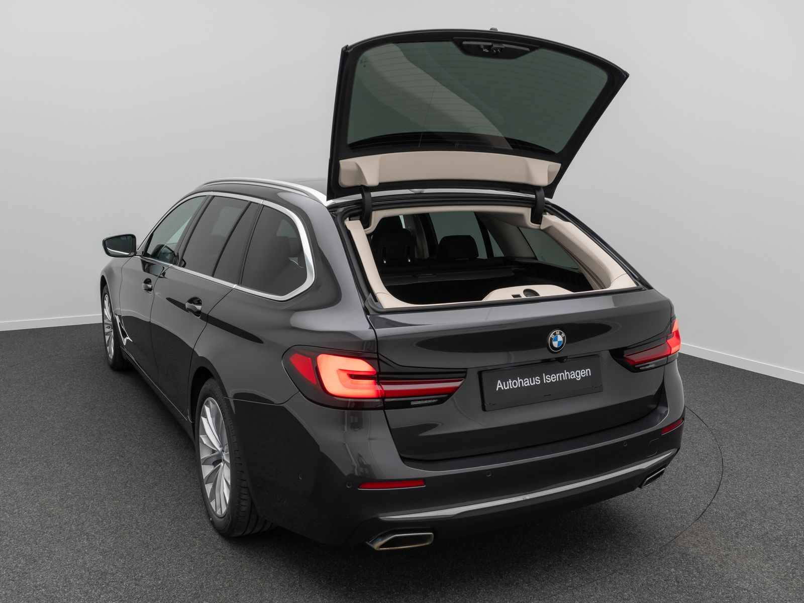 Fahrzeugabbildung BMW 540i xD Luxury Line ACC DispKey DAB Panorama HUD