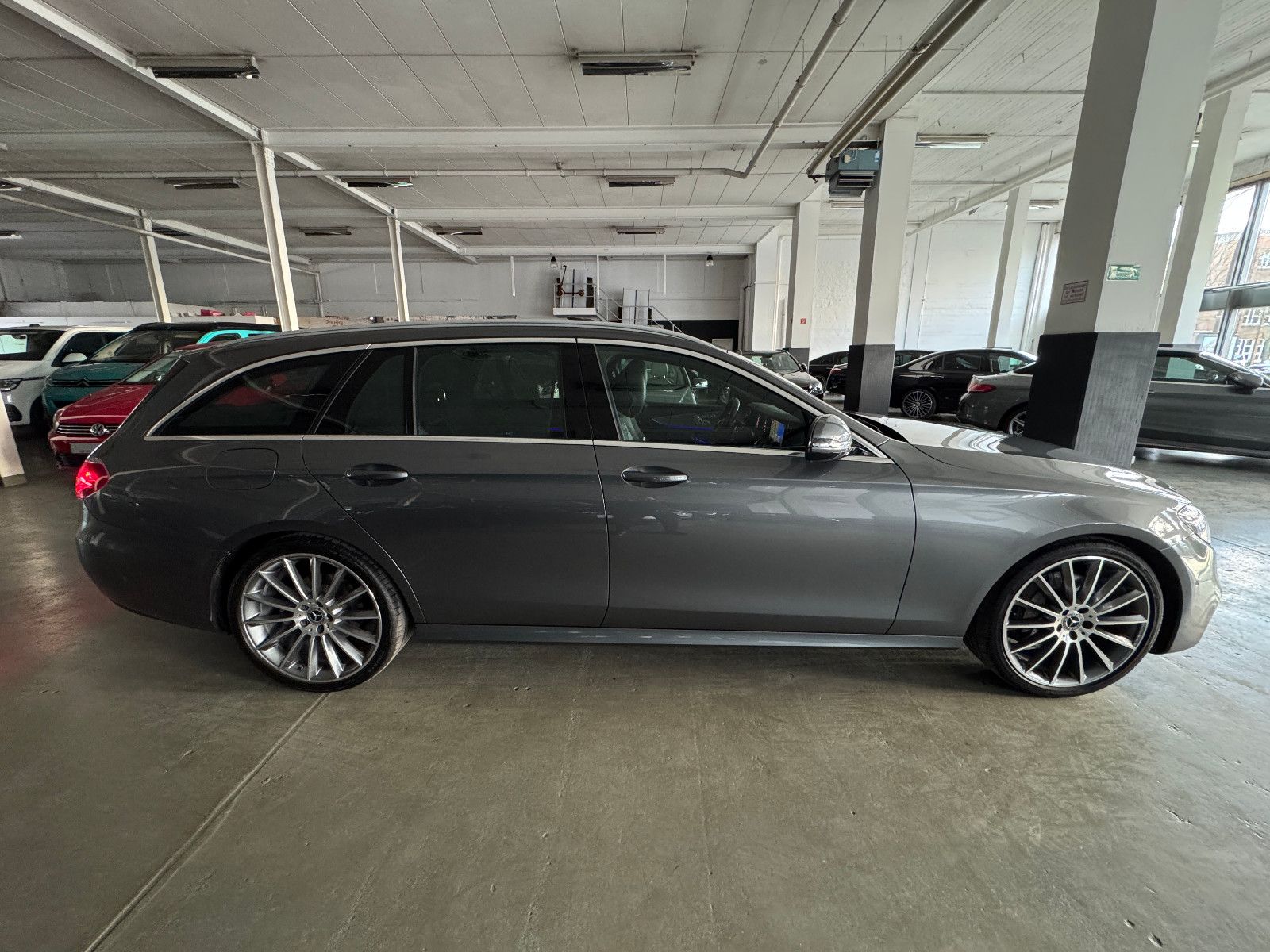 Fahrzeugabbildung Mercedes-Benz E 250 T 9GT 2X AMG LINE DISTRONIC MEMORY 20 ZOLL