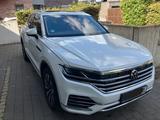 Volkswagen Touareg 3.0 V6 eHybrid 4MOTION Tiptr. Atmosp... - Volkswagen Touareg: Plug-In Hybrid, Geländewagen, Automatik