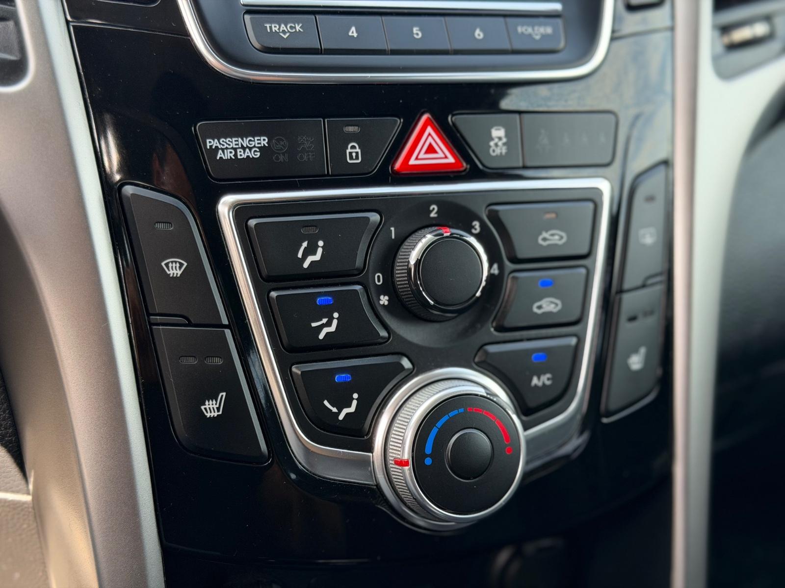 Hyundai i30 2014 — photo 17