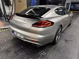Porsche Panamera Turbo S  - Porsche Panamera: Turbo