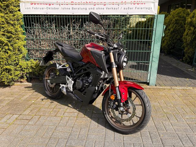 Honda CB125R Vorführer wenig Kilometer