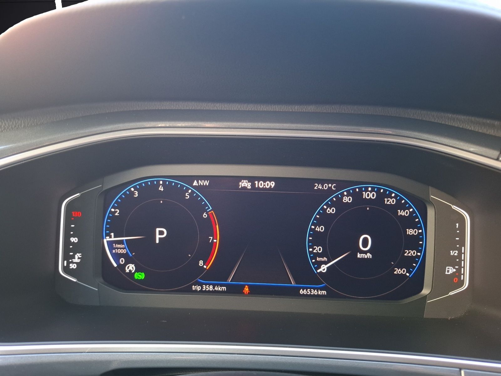 Fahrzeugabbildung Volkswagen T-Roc TSI Style DSG STH LED AHK Navi AID ACC RFK