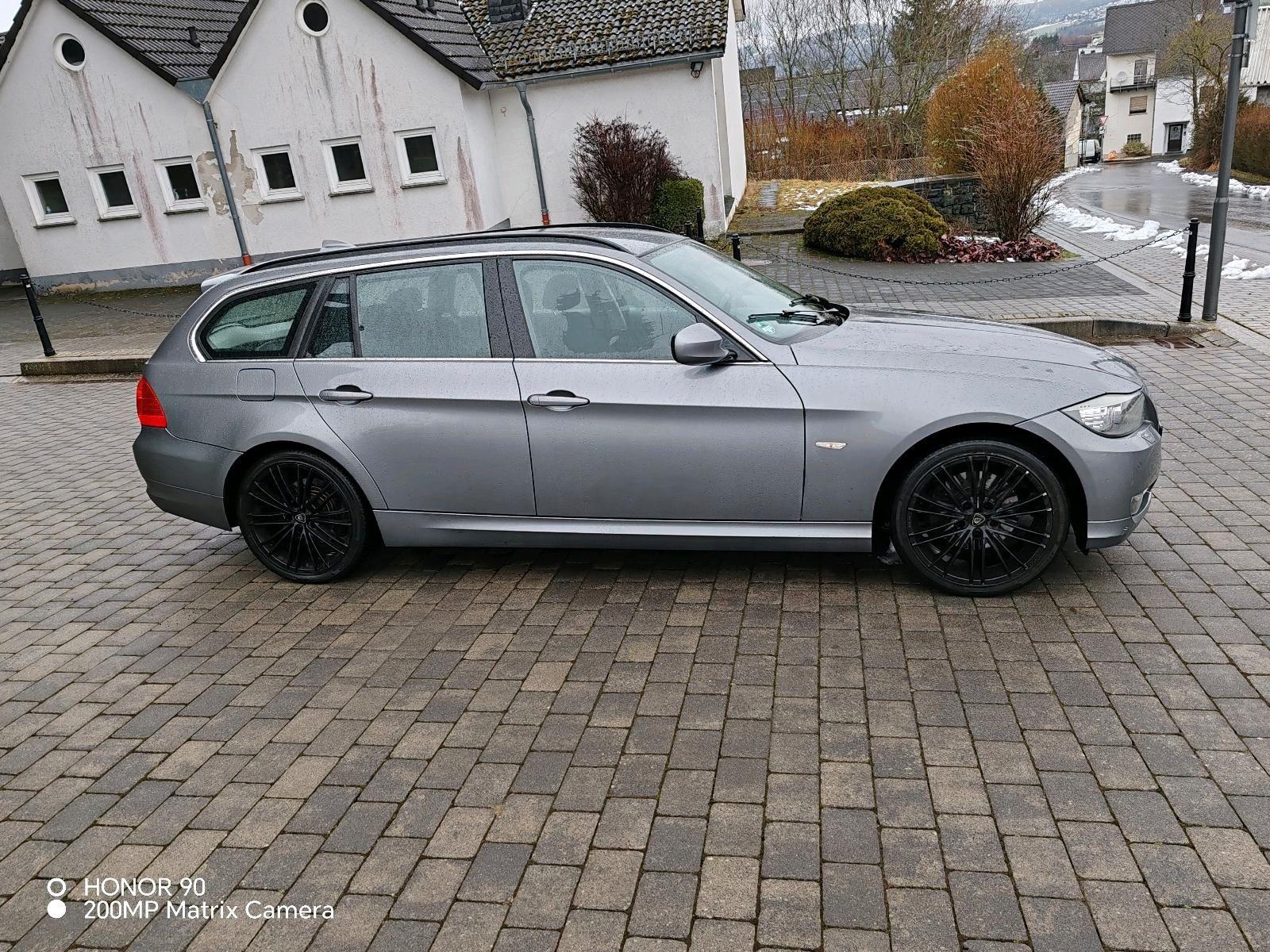 BMW 320 2011 — rear view