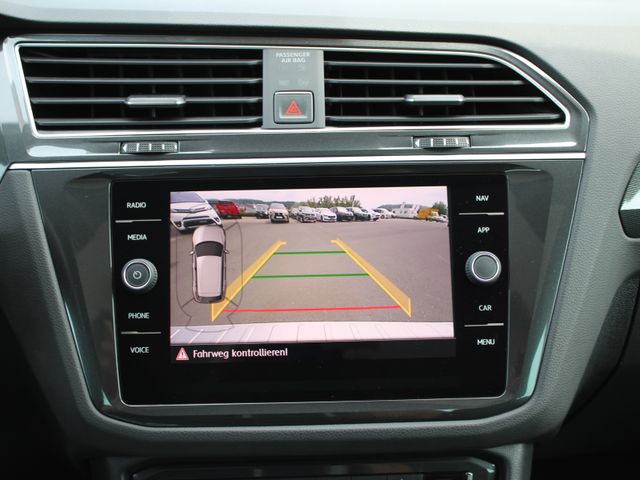 Tiguan 2,0 TDI 4M R-Line PanoD*Navi*AHK*19"Alu