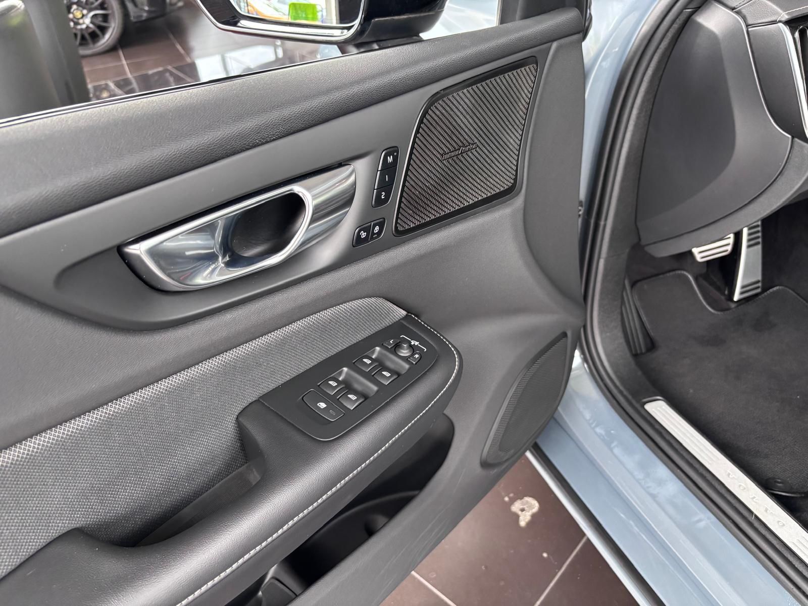 Fahrzeugabbildung Volvo S60 Lim. R Design PANO LED NAVI ALU