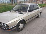 BMW 520 - BMW 520 Oldtimer mit Benzin-Antrieb