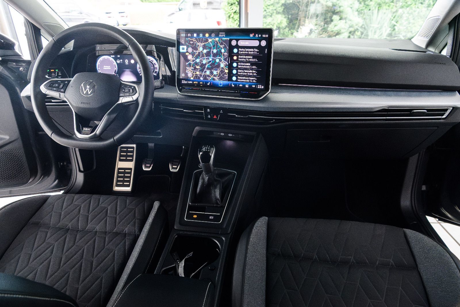 Fahrzeugabbildung Volkswagen Golf VIII Var. 1.5 TSI 110 kW+LED+AHK+GJR+TOTWIN