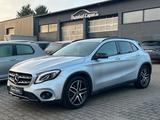 Mercedes-Benz GLA 200/Automatik/2.Ha/360Kamera/AHK/SHZ/Navi/ZV - silberne Mercedes-Benz GLA 200