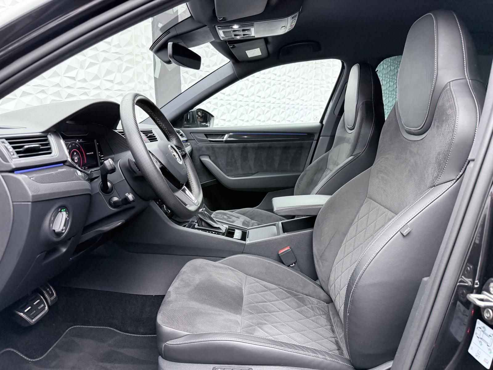 Fahrzeugabbildung SKODA SPORTLINE 2.0 TDI/VIRTUAL/R-CAM/LED/ACC/DCC/DAB+