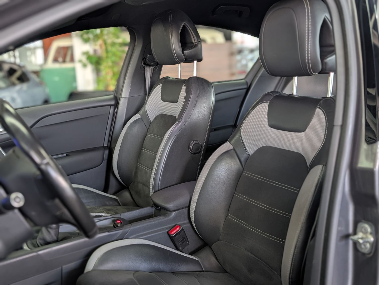 Fahrzeugabbildung DS Automobiles DS4 1.2 PureTech Basis MFL KAM TEMP SHZ PDC ALU1