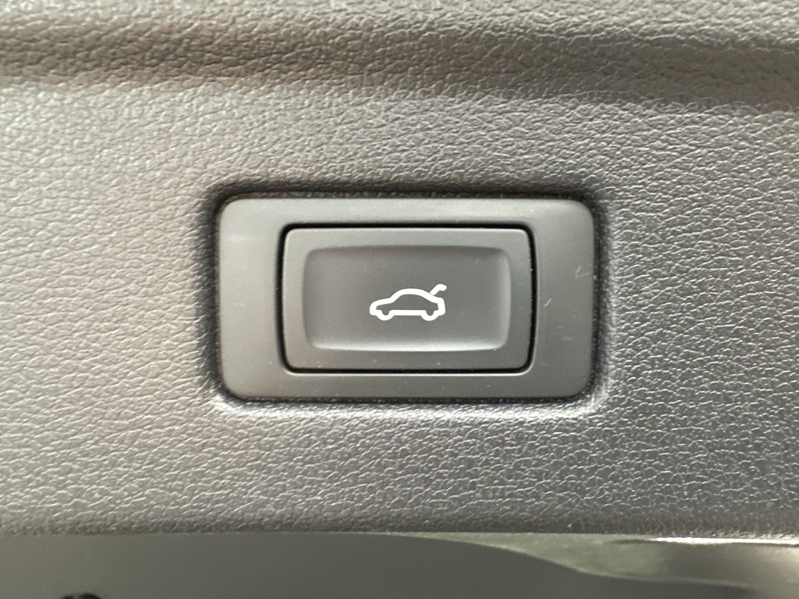 Fahrzeugabbildung Audi A5 40 TDI S-Line Aut. NAV+LED+ACC+AHK+19ZOLL+2HD