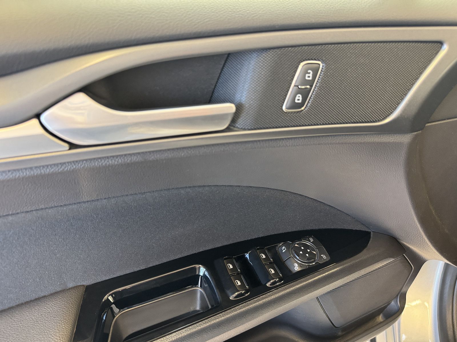 Fahrzeugabbildung Ford Mondeo Titanium LED/DAB/Navi/Keyless/Cam/CarPlay