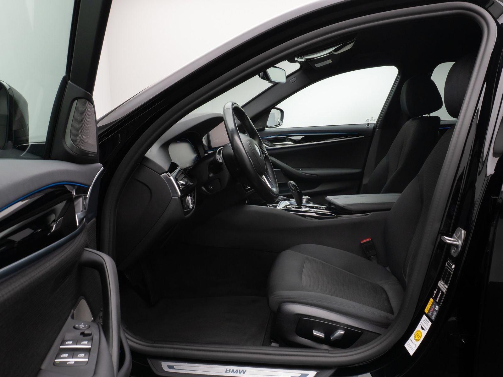 Fahrzeugabbildung BMW 530e H/K DAB AHK Komfort Alarm 4xKlima 18Zoll