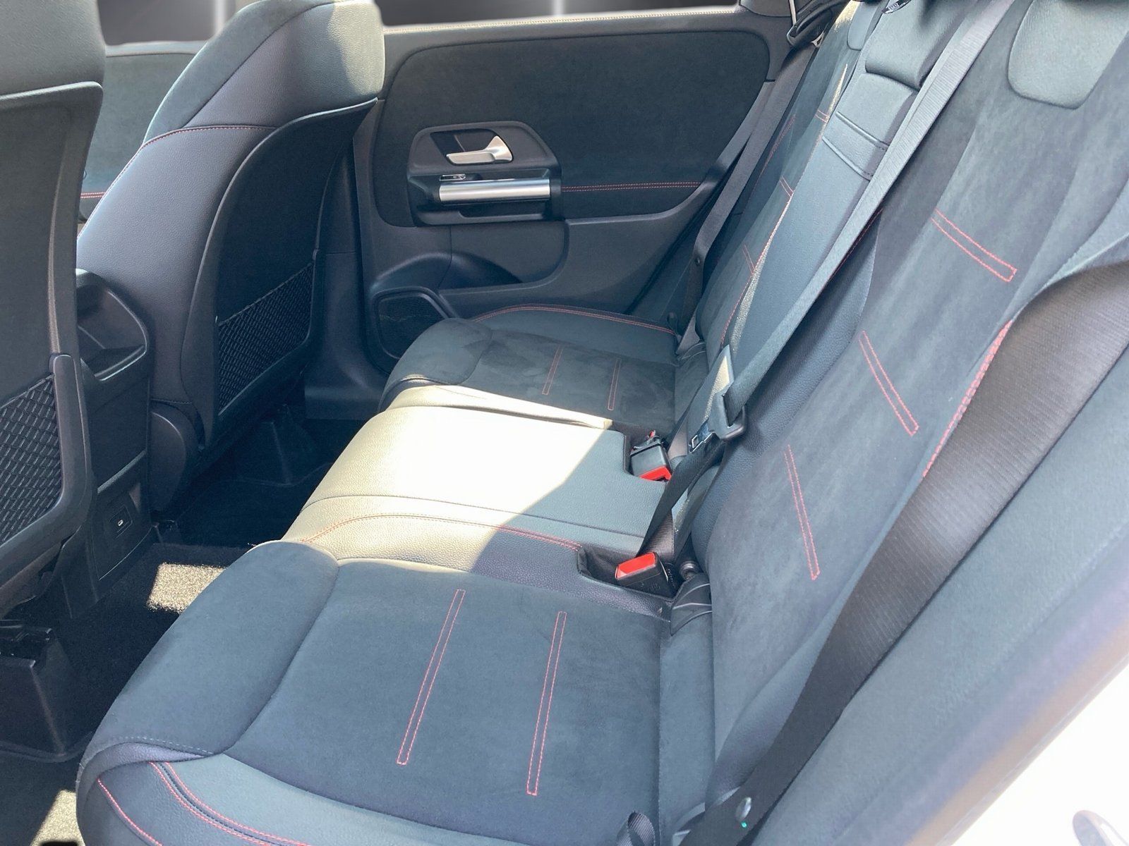 Fahrzeugabbildung Mercedes-Benz B 200 AMG Line*AHK*LED*Kamera*Easy-Pack*SHZ*