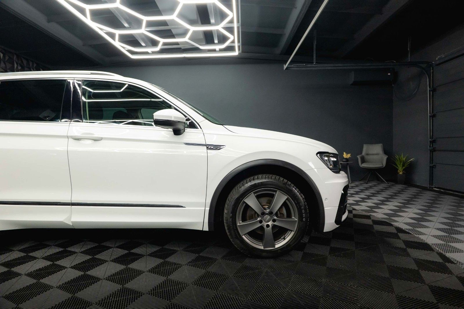 Fahrzeugabbildung Volkswagen Tiguan Comfortline R-Line+ 4Motion *LED*ACC*DAB*