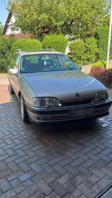 Opel Omega A Caravan 3.0 24V - Opel Omega: 2.3