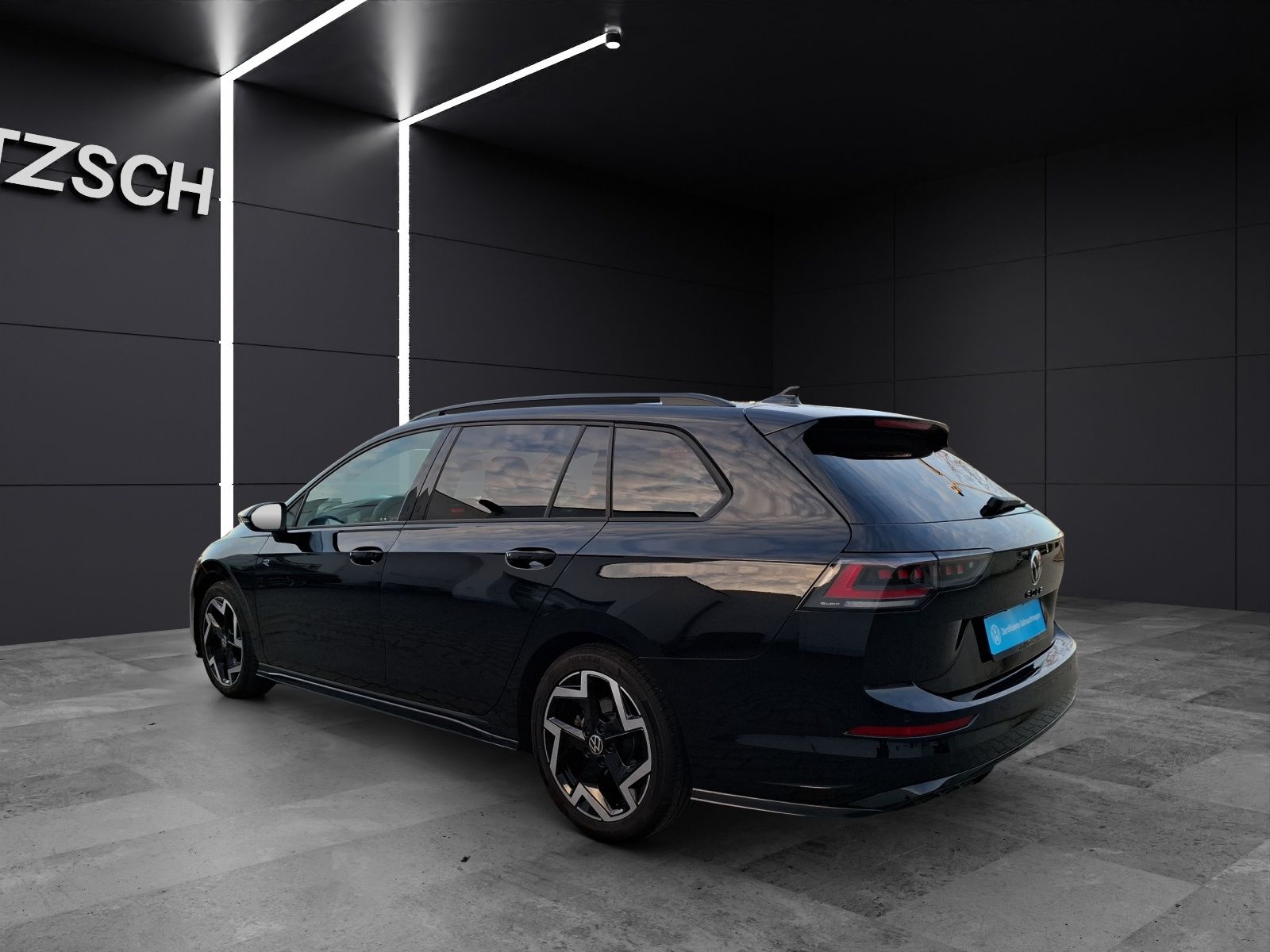 Fahrzeugabbildung Volkswagen Golf VIII Variant TSI R-Line Matrix Navi AID ACC