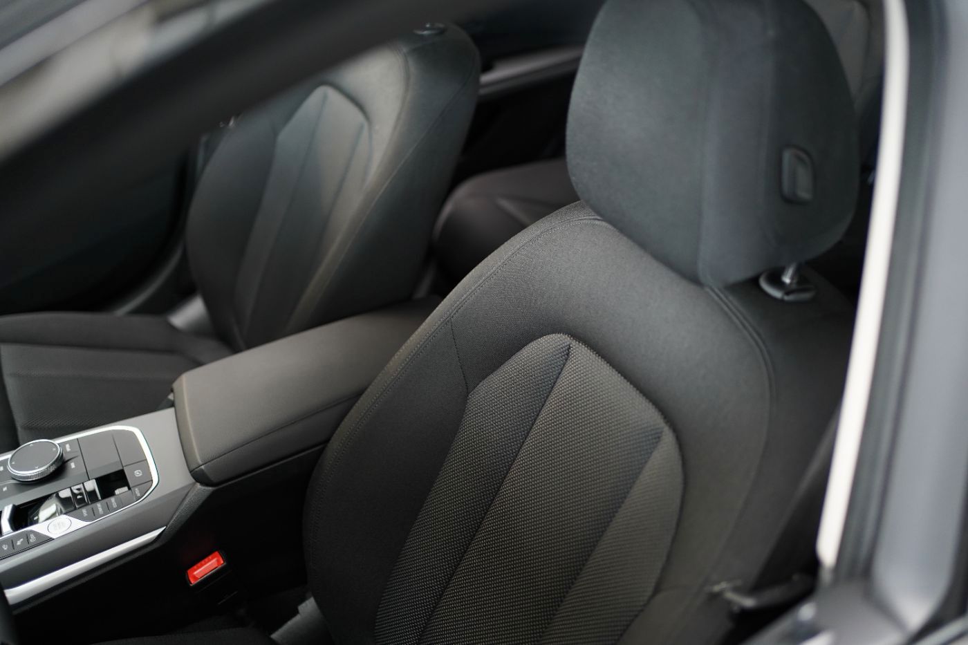 Fahrzeugabbildung BMW 318i Touring Navi+HeadUp+Kamera+APP+LED