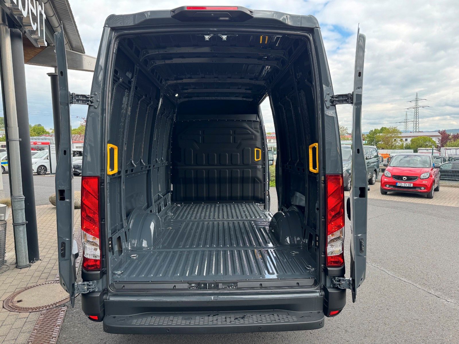 Fahrzeugabbildung Iveco Daily 35S18 HA8 *R3.520mm*Automatik*Kamera*ACC*
