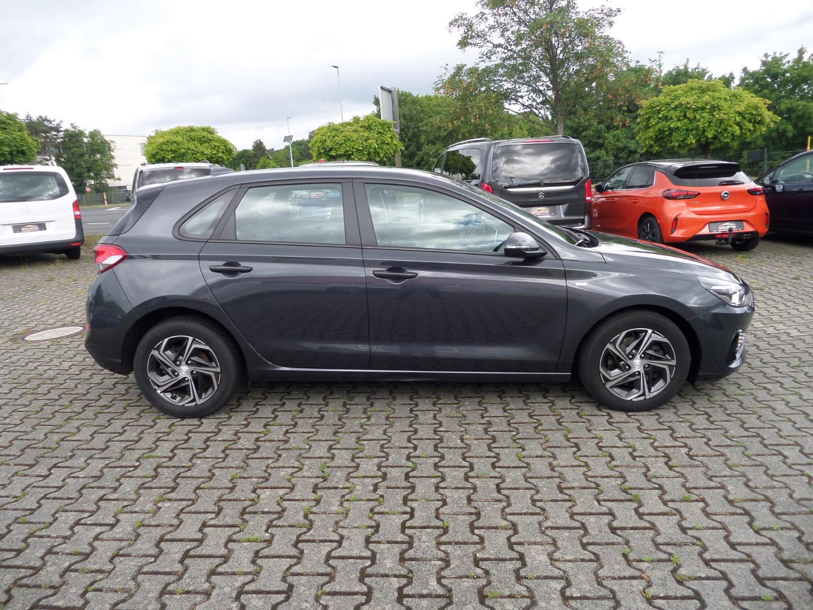 Hyundai i30 Select Mild-Hybrid+Cam+Klima+Automatik+1.HD