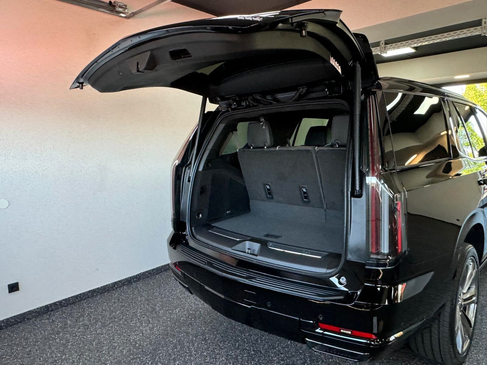 Fahrzeugabbildung Cadillac 2026 ESCALADE SPORT PLATINUM 6.2 V8-24"-ABV EXEC