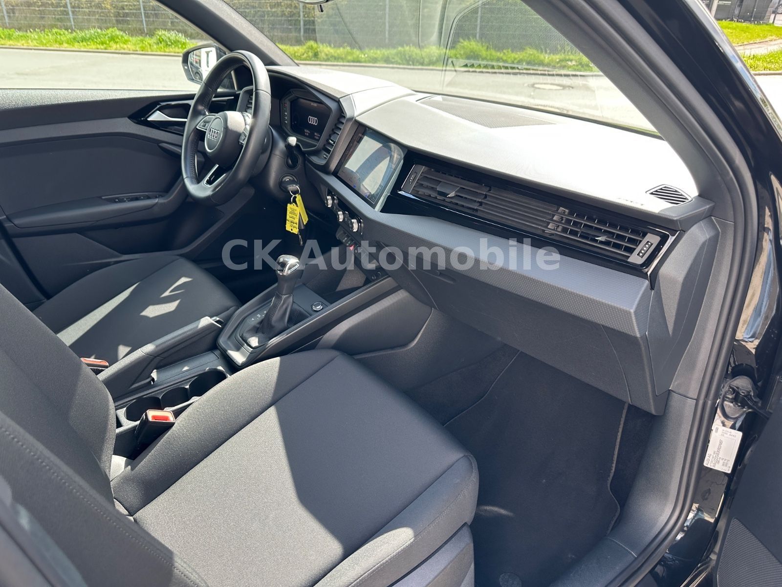 Fahrzeugabbildung Audi A1 Sportback 30 TFSI DSG S-Line/MMI Plus/PDC